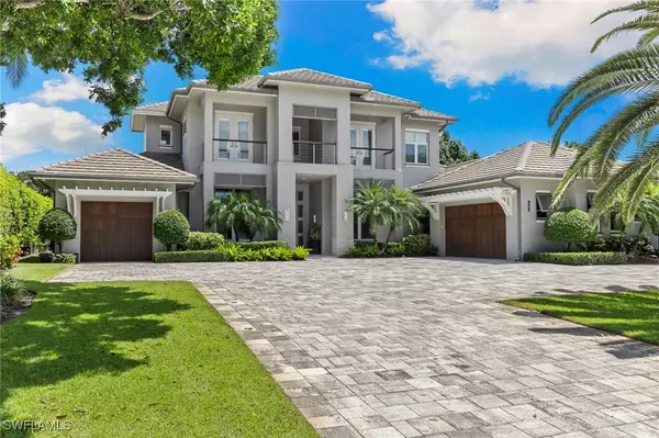 745 Riviera DR, Naples, FL 34103