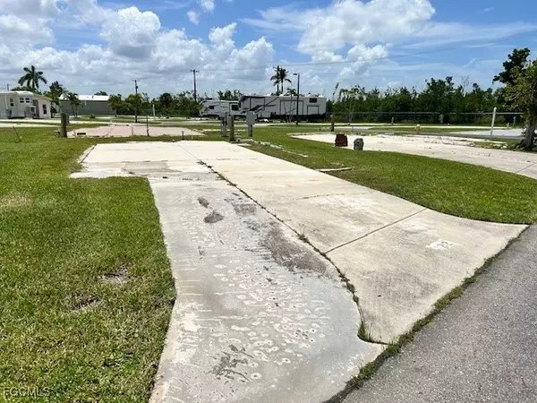 Fort Myers, FL 33908,19681 Summerlin Rd. G-122