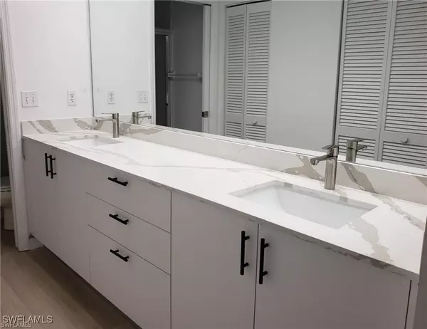 Naples, FL 34108,859 Tanbark DR #204