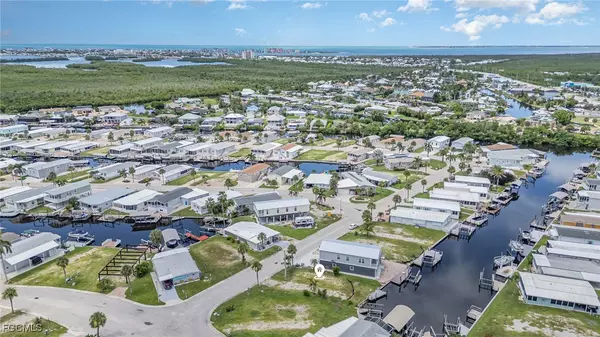 Fort Myers Beach, FL 33931,11280 Dogwood LN