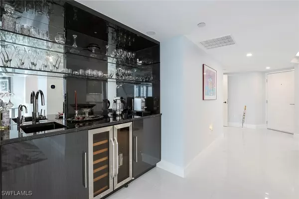 Naples, FL 34103,4751 Gulf Shore BLVD N #1408