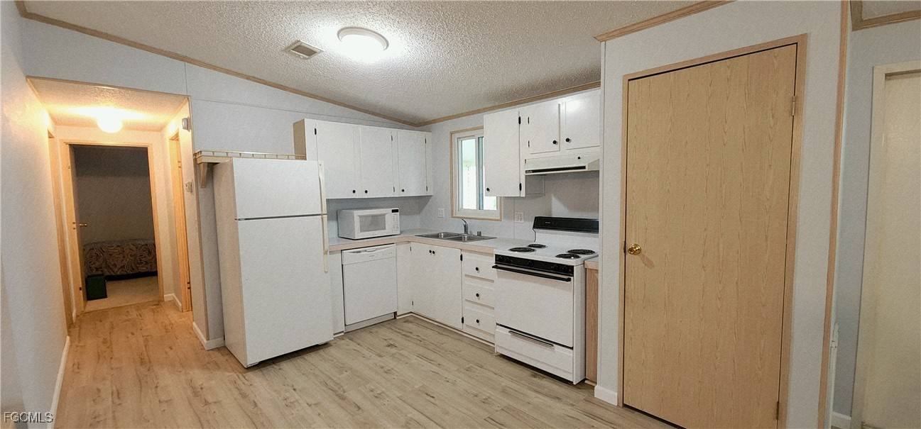 North Fort Myers, FL 33903,233 Rainbow DR