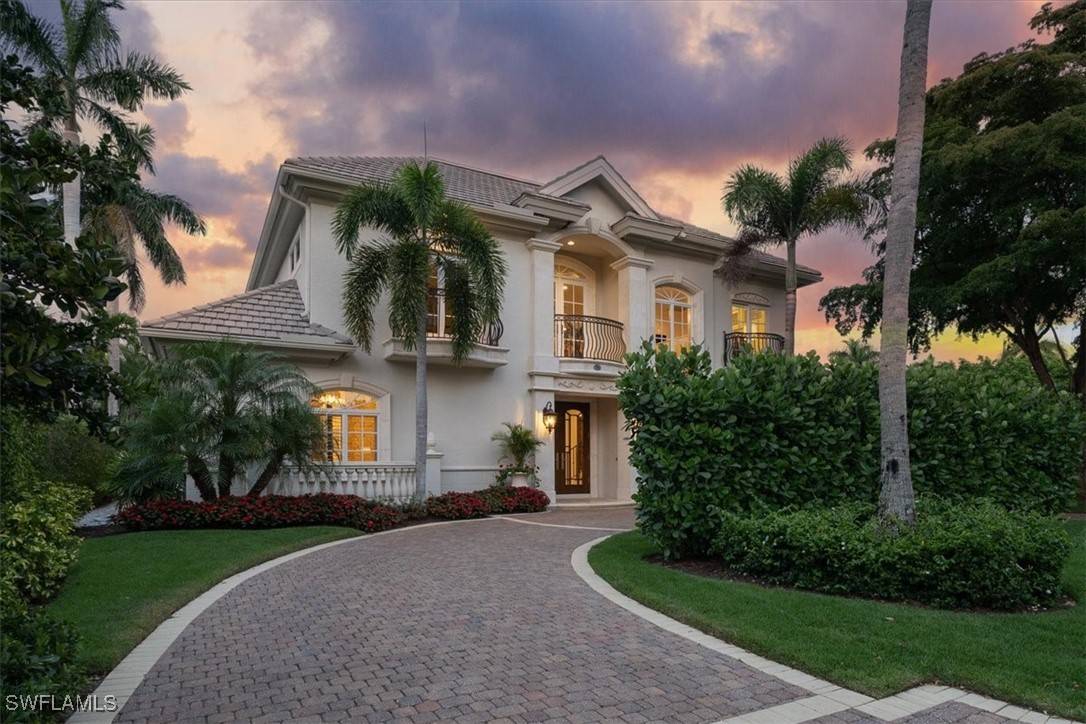 Naples, FL 34102,33 3RD ST S