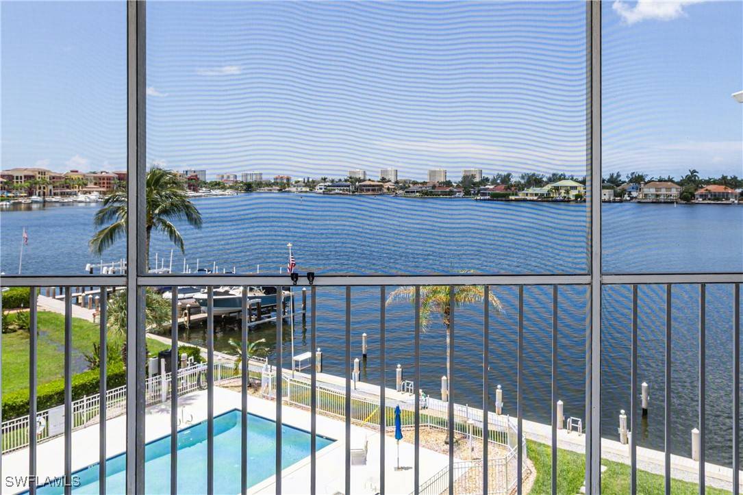 816 E Elkcam CIR #305, Marco Island, FL 34145