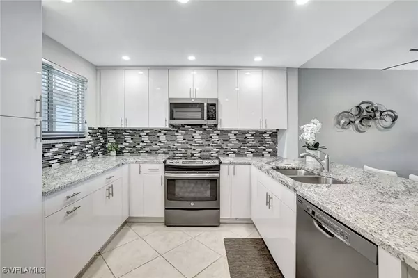 Marco Island, FL 34145,889 COLLIER CT #2-203