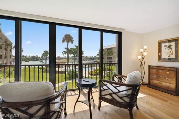 Naples, FL 34103,3000 Gulf Shore BLVD N #207