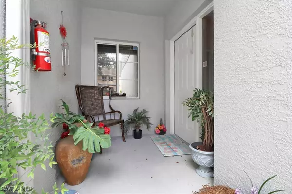 Naples, FL 34109,2820 Citrus Lake DR #T101