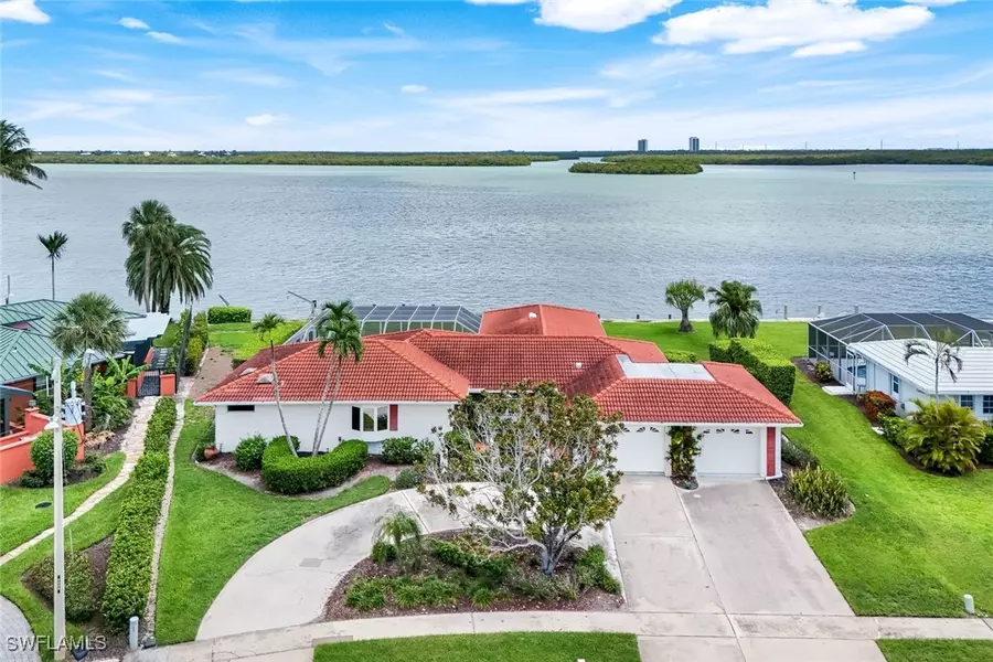 1268 Laurel CT, Marco Island, FL 34145