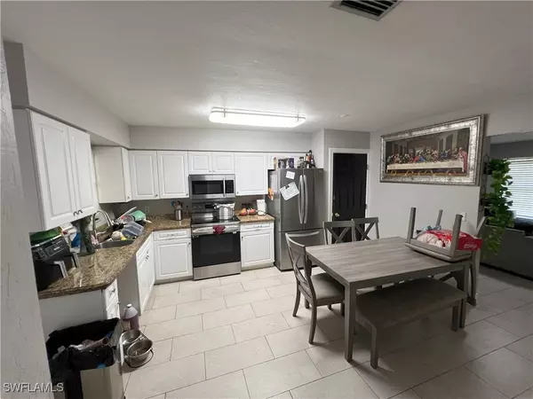 Naples, FL 34116,2148 Sunshine BLVD