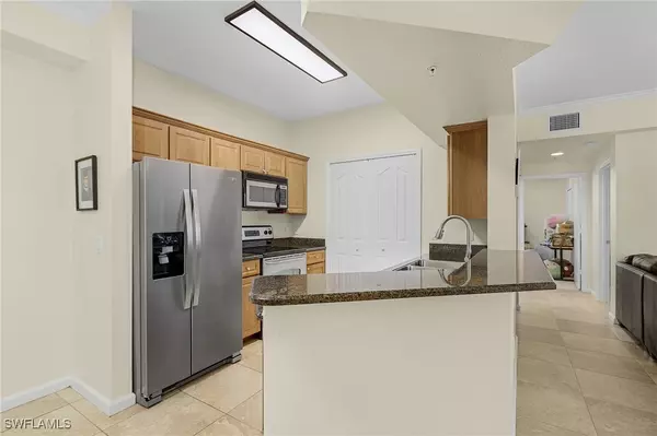 Naples, FL 34105,12930 Positano CIR #207
