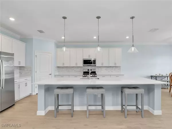 18619 Ives DR, Estero, FL 33928