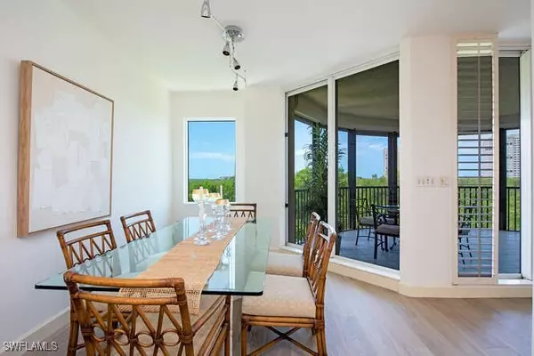 Naples, FL 34108,8990 Bay Colony DR #302
