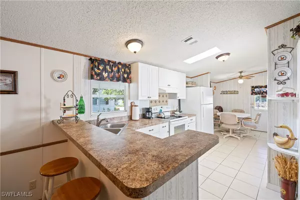 Naples, FL 34114,903 Manatee RD