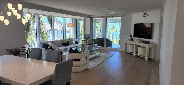 Naples, FL 34103,20 Seagate DR #301