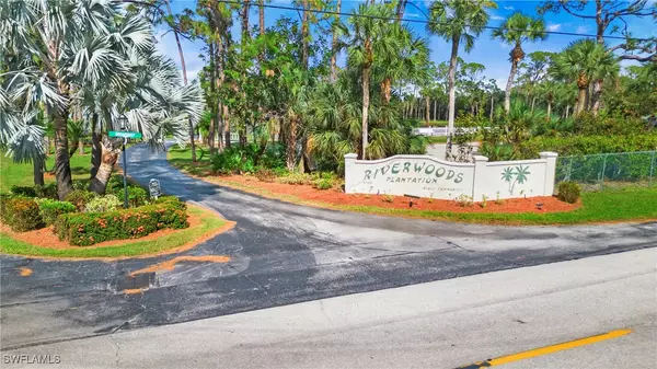 4550 Split Log LN E, Estero, FL 33928