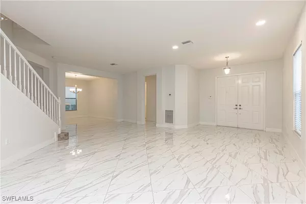 Naples, FL 34109,13852 Luna DR