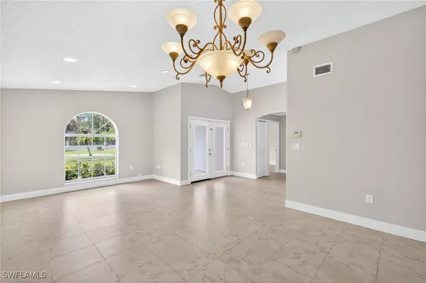 Naples, FL 34117,810 7th ST SW