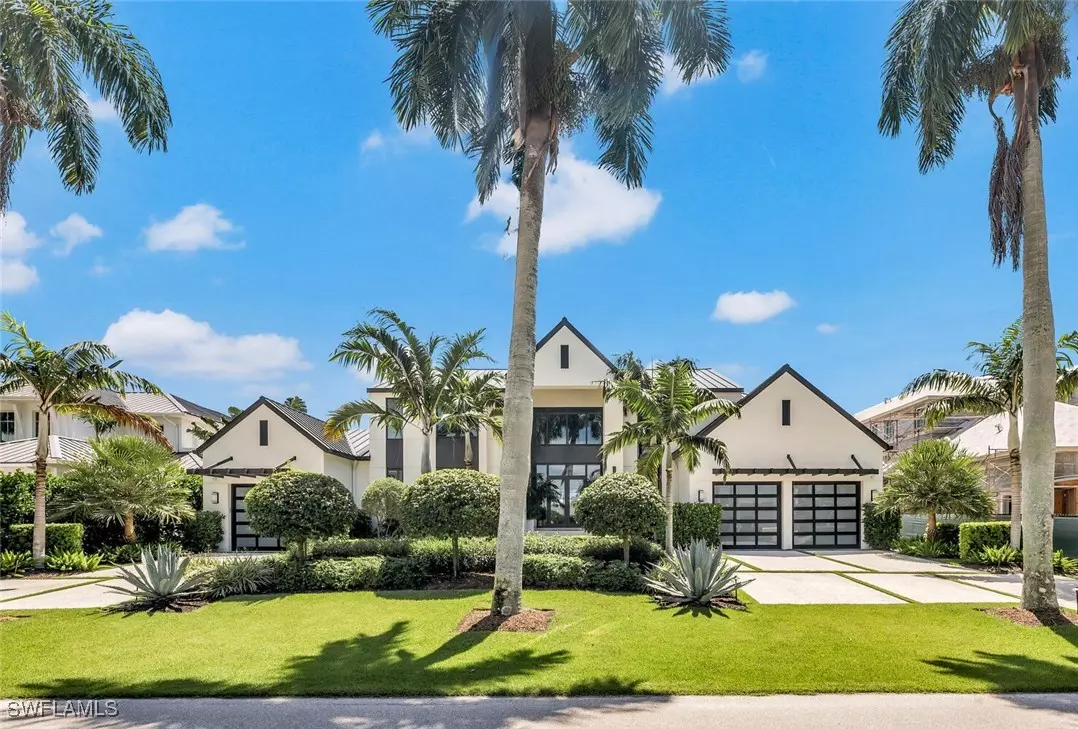 Naples, FL 34102,556 17th AVE S