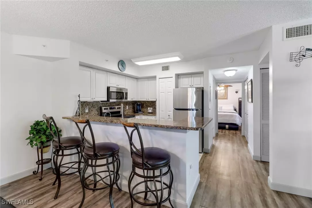 Naples, FL 34104,1160 Wildwood Lakes BLVD #9-108