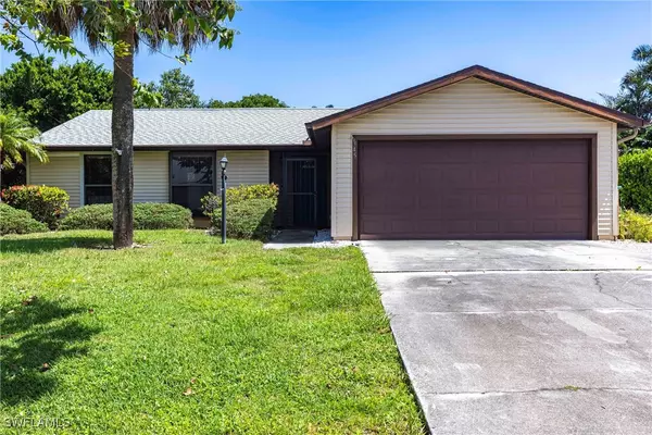 2345 Outrigger LN, Naples, FL 34104