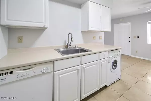 Naples, FL 34112,4621 Bayshore DR #Q4