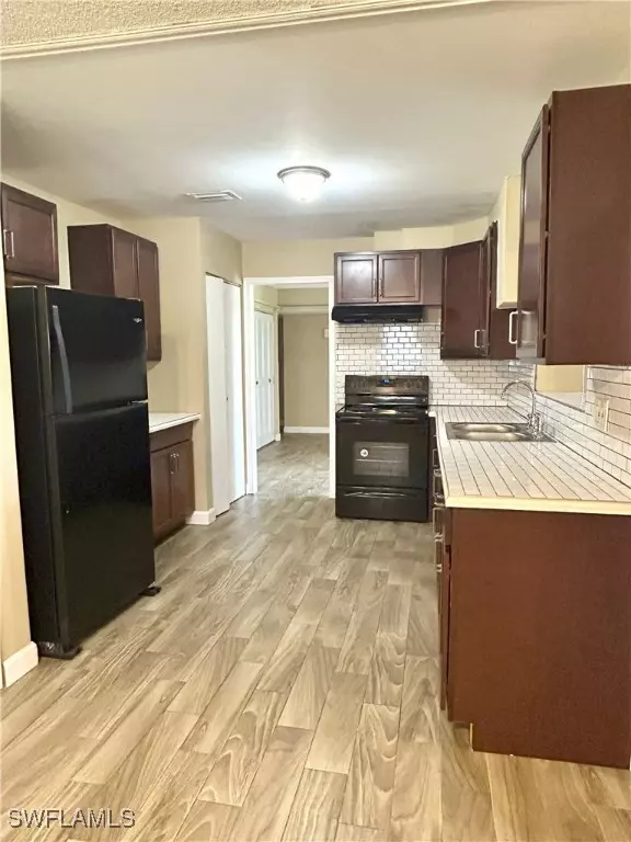 Port St Lucie, FL 34983,328 SE Tranquilla Ave