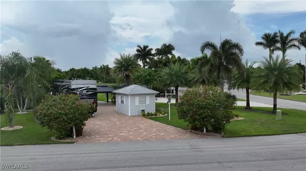 5672 Brightwood DR, Fort Myers, FL 33905