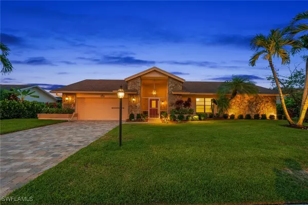 1203 Foxfire LN, Naples, FL 34104