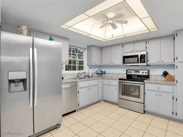 208 Aviation Pkwy, Cape Coral, FL 33904