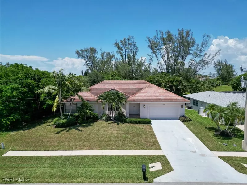 621 Diplomat CT, Marco Island, FL 34145