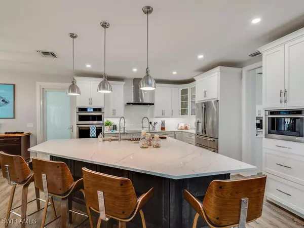 90 S Seas CT, Marco Island, FL 34145