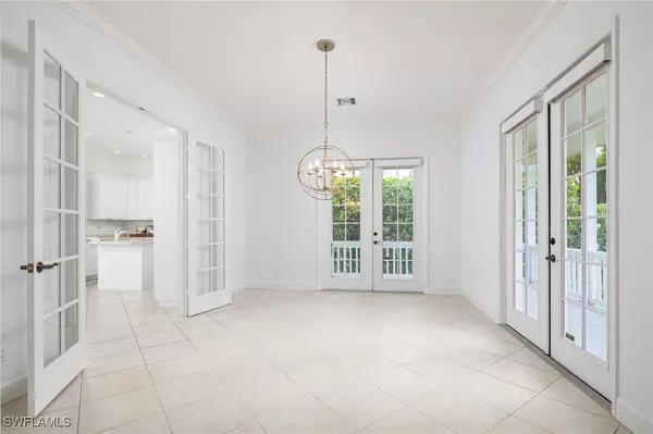 Naples, FL 34102,155 1st AVE S