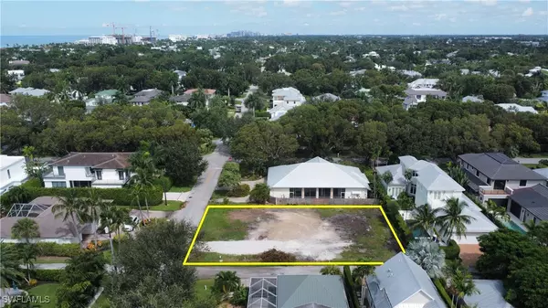 Naples, FL 34102,76 4th ST N