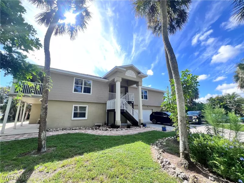3981 Bennett LN, Bonita Springs, FL 34134