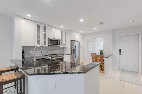 Naples, FL 34109,7766 Emerald CIR #R203