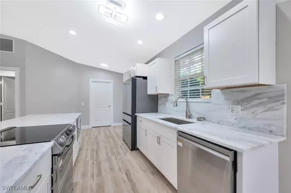 Naples, FL 34119,3408 Cayman LN