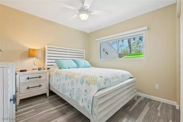 Fort Myers Beach, FL 33931,896 Buttonwood DR #109