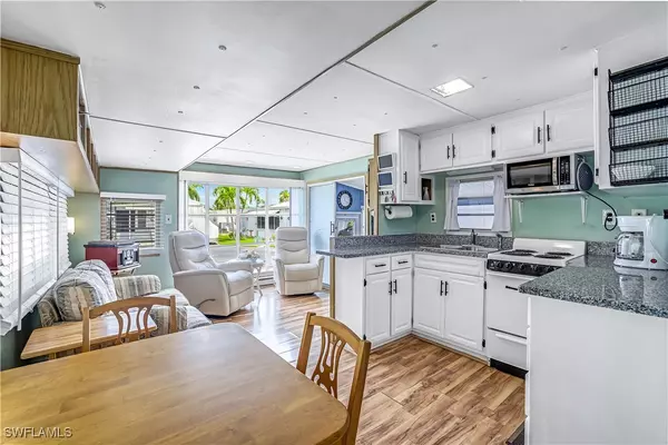 27 Jasper DR #27JR, Naples, FL 34114