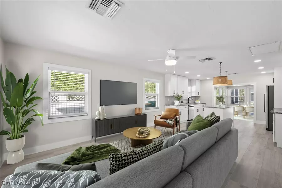 527 97th AVE N, Naples, FL 34108