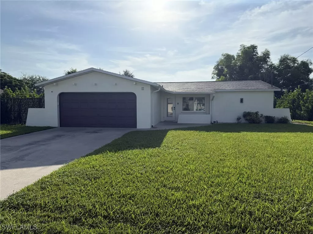 Cape Coral, FL 33990,525 SE 11th CT