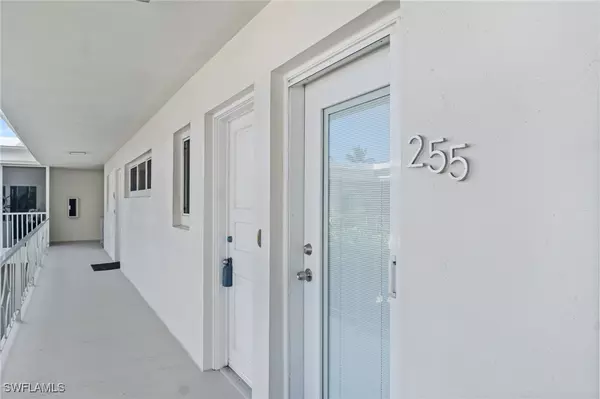 Naples, FL 34102,255 3rd AVE S #255