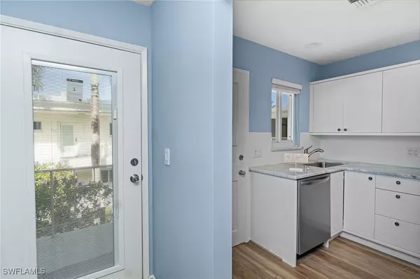 Naples, FL 34102,255 3rd AVE S #255