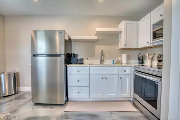 Fort Myers Beach, FL 33931,126 Mango ST