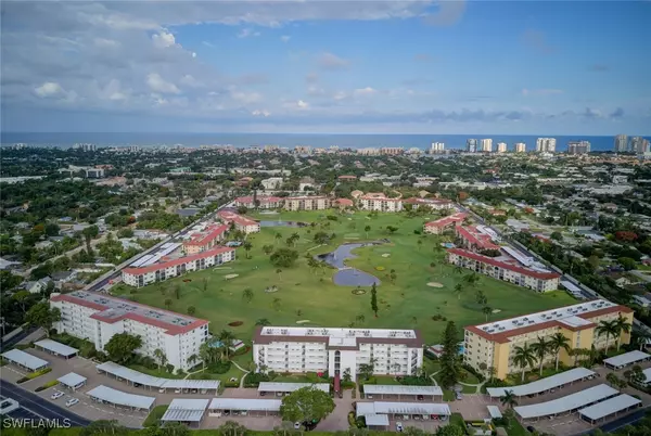 13 High Point CIR N #303, Naples, FL 34103