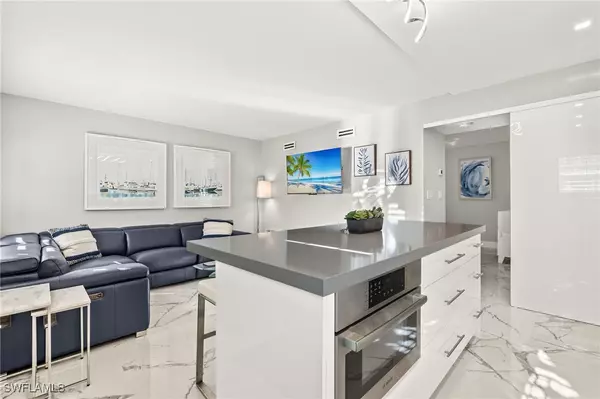 Naples, FL 34102,980 7th AVE S #109