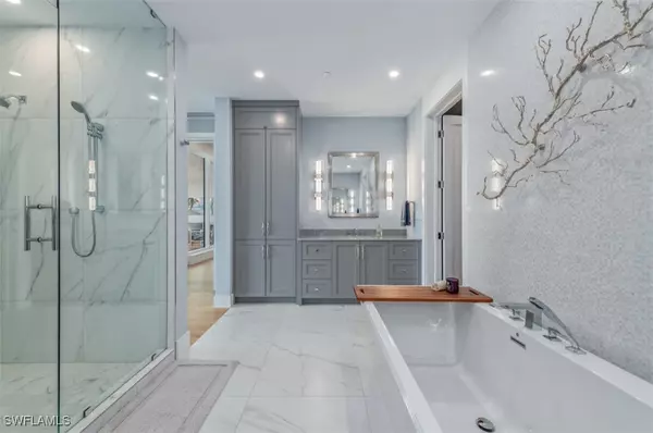 Naples, FL 34110,13925 Old Coast RD #PH02