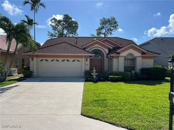 702 Lambton LN, Naples, FL 34104