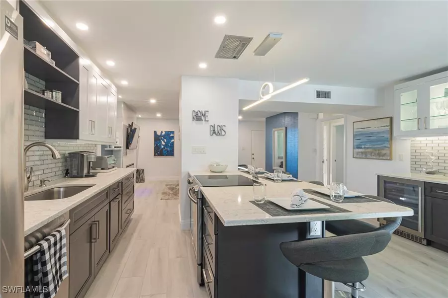 788 Park Shore DR #F37, Naples, FL 34103