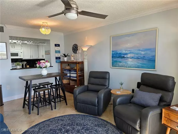 Marco Island, FL 34145,180 Seaview CT #103