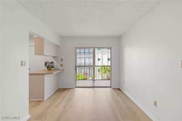 Naples, FL 34103,788 Park Shore DR #H20